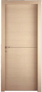 KP102 Laminate δρυς με 1 οριζόντια inox γραμμή στο κέντρο της πόρτας.